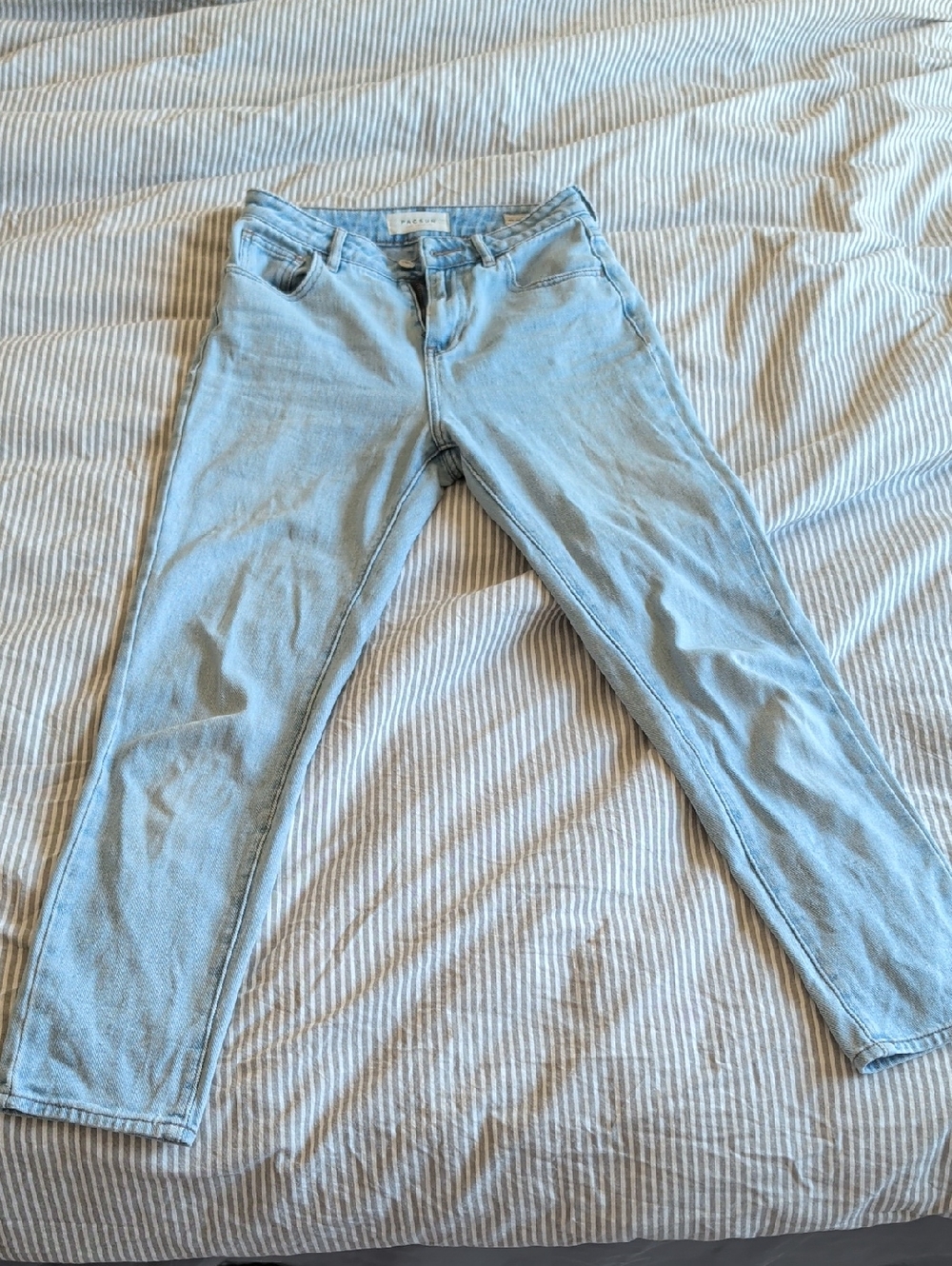 Light Wash Women’s Jeans - Unbranded